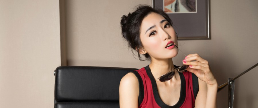 郭美美穿*#~衣风格解析从争议到时尚