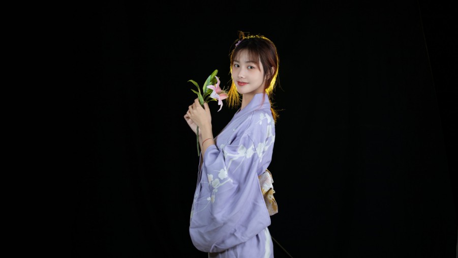 郭美美真人从争议到转‍​⁠型的公众人物